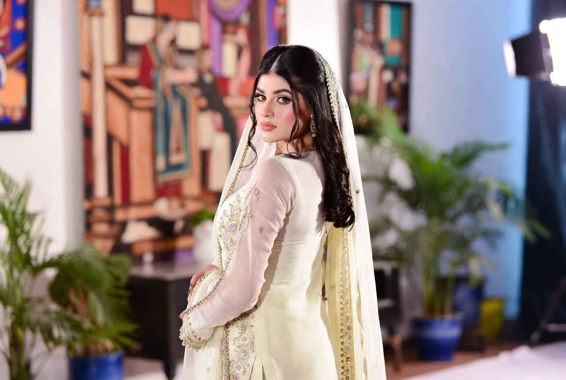 Velvet Modeling gallery photograph 25