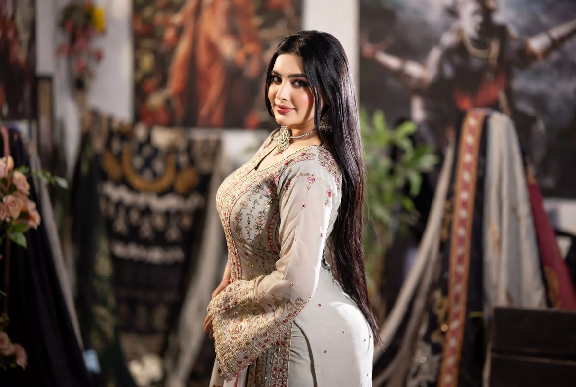 Velvet Modeling gallery photograph 38